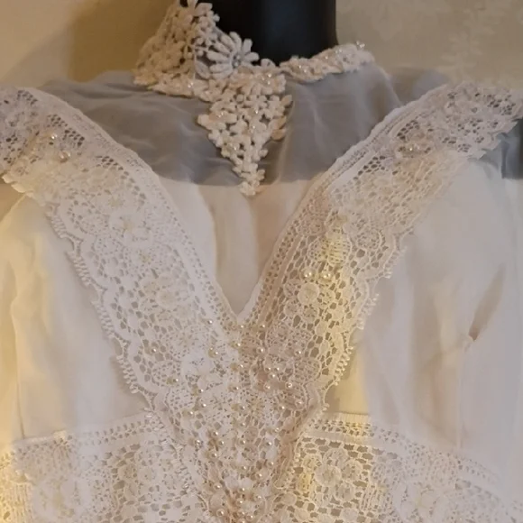 Handmade Elegant White Lace Vintage Wedding Dress. 3 Foot Long Train . - Picture 5 of 15